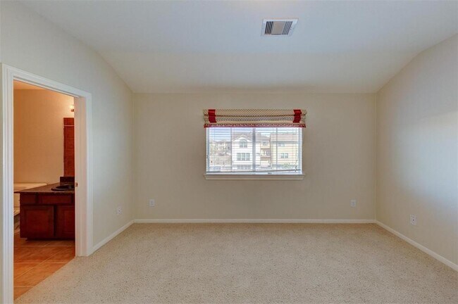 Building Photo - 3117 Clearview Cir