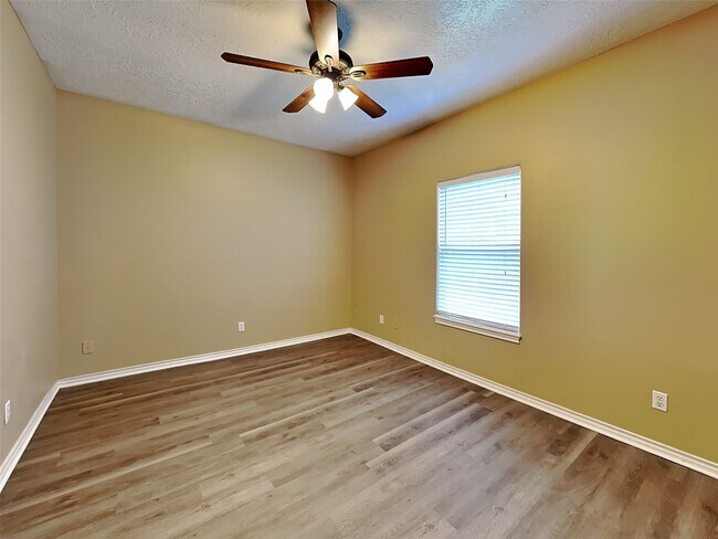 Building Photo - 906 Crystal River