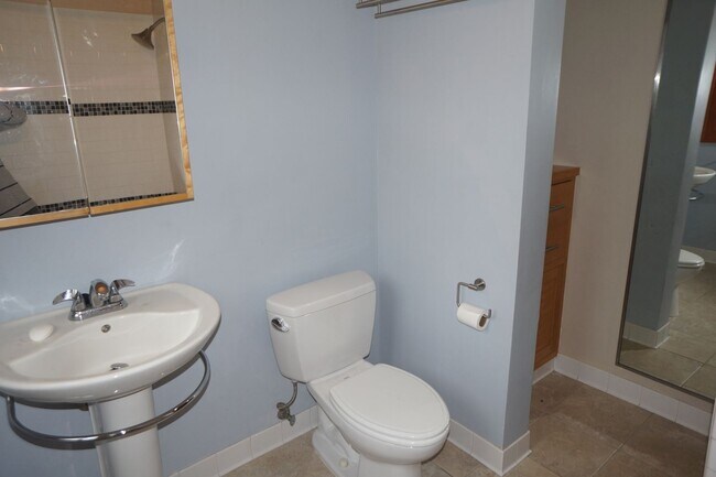 Building Photo - Amazing two bedroom sellwood beauty!