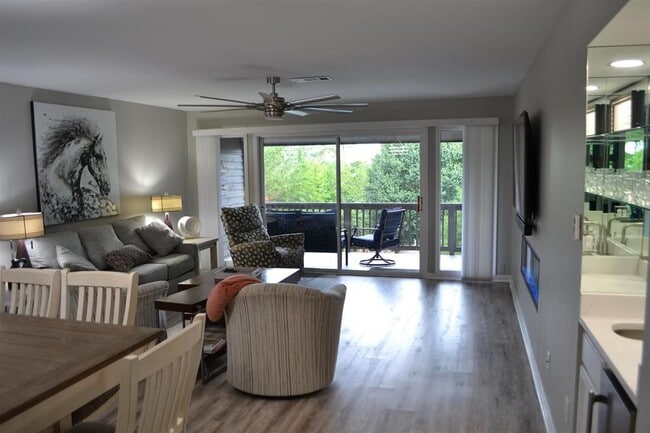 Building Photo - 200 Hamilton Oaks Dr