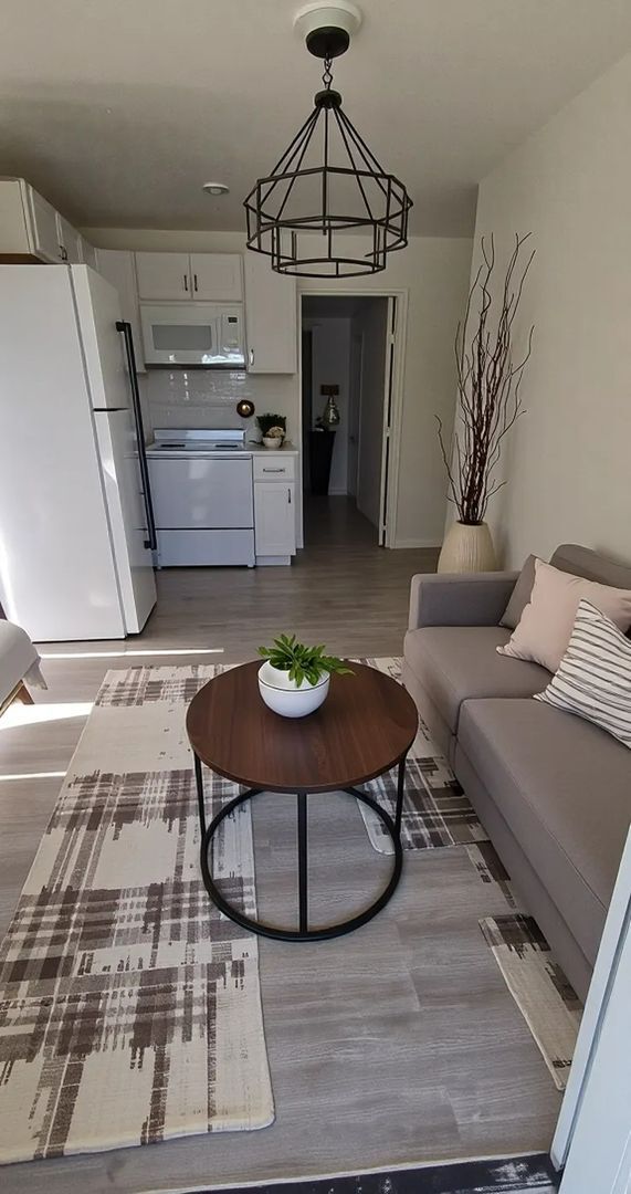 Primary Photo - Charming Studio Unit for Lease – Cozy Livi...