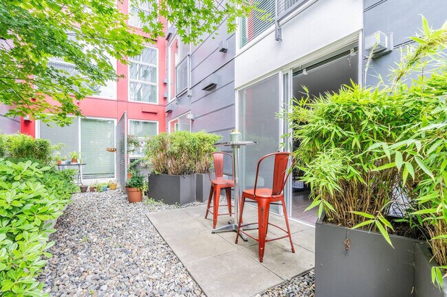 Building Photo - 1717 22nd Ave