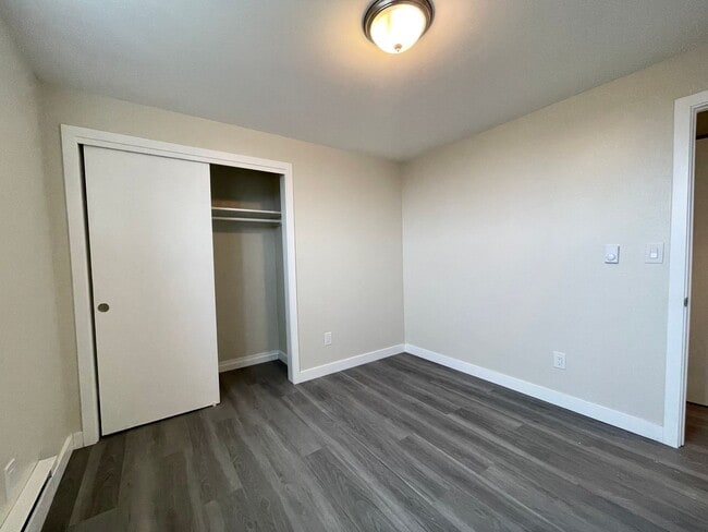 Building Photo - 2 Bedroom 2 Bathroom Ballard Duplex!