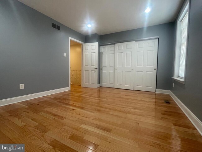 Building Photo - 7814 Saturn Pl