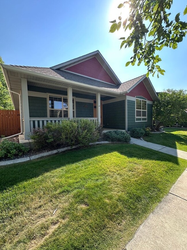 Building Photo - Cute Bungalow style home in Bozeman!  Move...