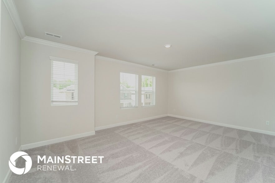 Building Photo - 3312 Lisburn St