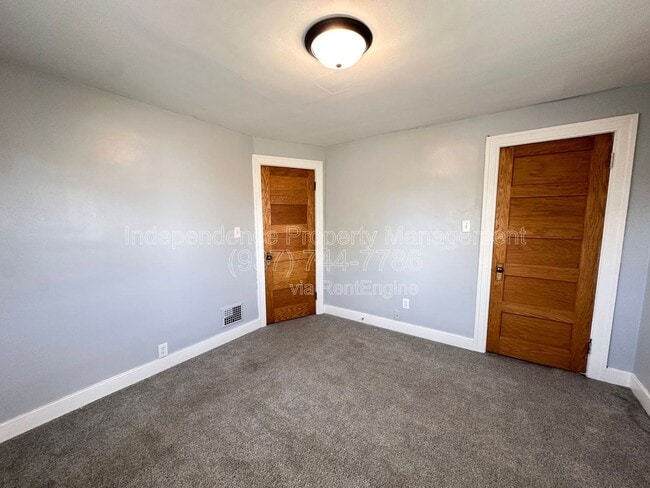 Building Photo - 1020 Walnut Hill Pl