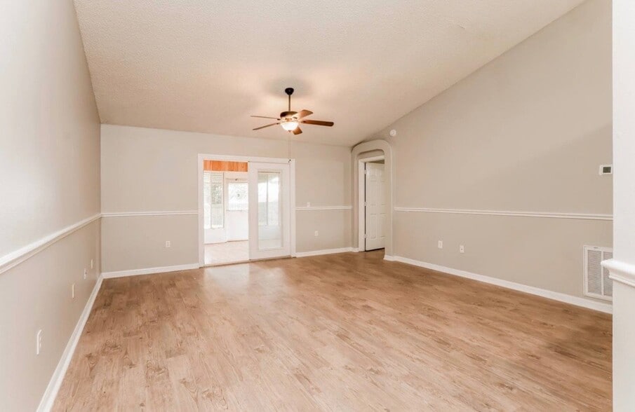 Building Photo - 1127 Cord Ct