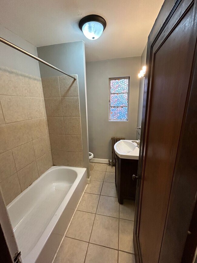 Building Photo - 2351 Ravine St