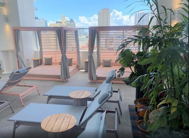 Building Photo - 249 NE 4th St