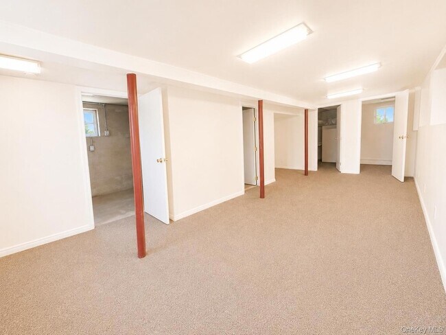 Building Photo - 36 Forest Dr