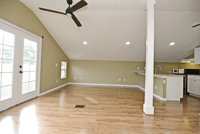 Building Photo - 1023 E Amelia St