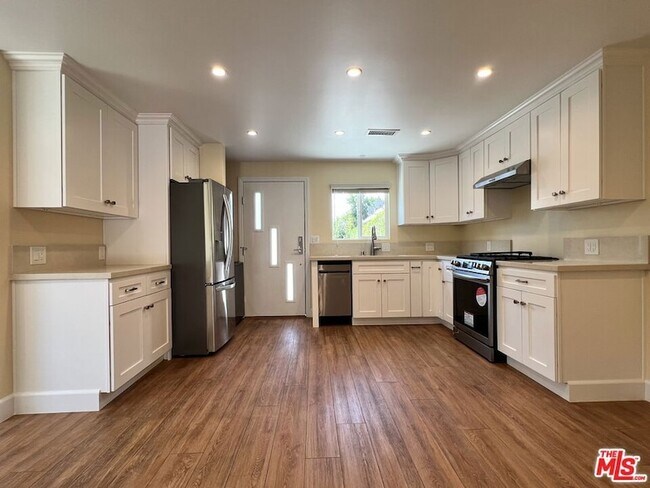 Building Photo - 3753 W 60th St