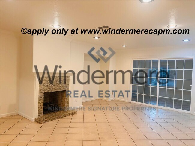 Building Photo - Charming 3 Bedroom Home with Bonus Room & ...