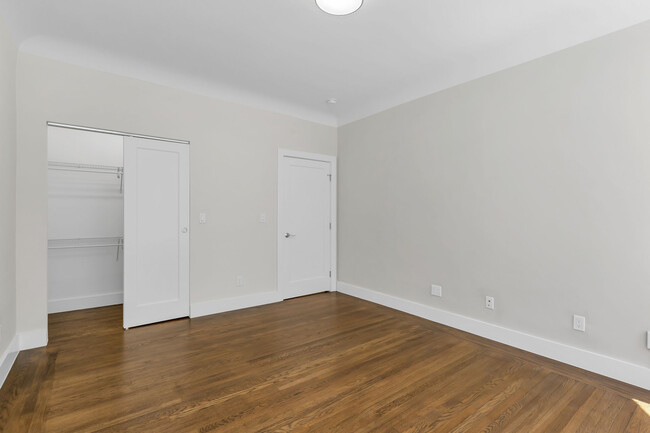 Interior Photo - Oak Shrader Apartments