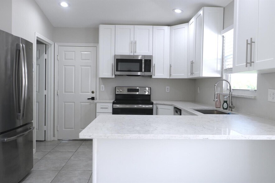 Building Photo - 1037 Island Manor Dr
