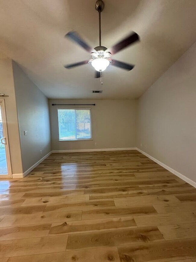 Building Photo - 3228 Lyndsey Ln