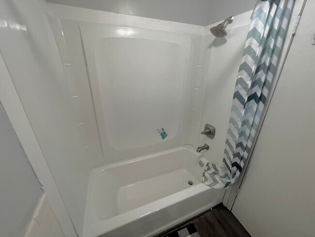 Building Photo - 119 E Summerset Ln