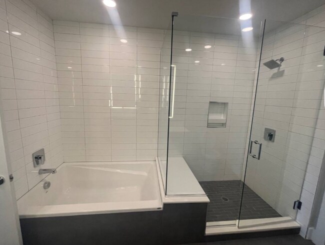 Building Photo - 1045 Lincoln St