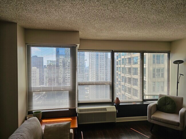 Building Photo - 30 E Huron St