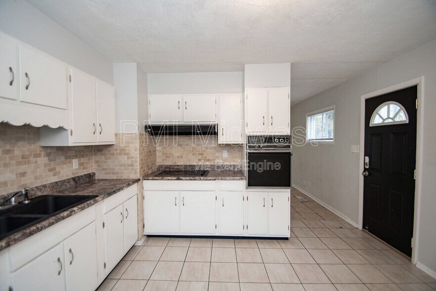 Building Photo - 4610 Karen Dr