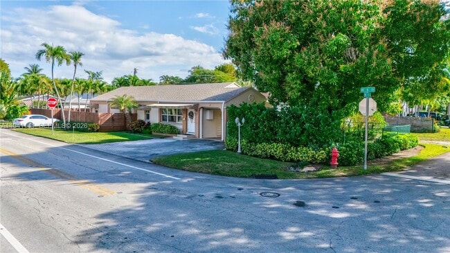 Building Photo - 800 NE 6th St