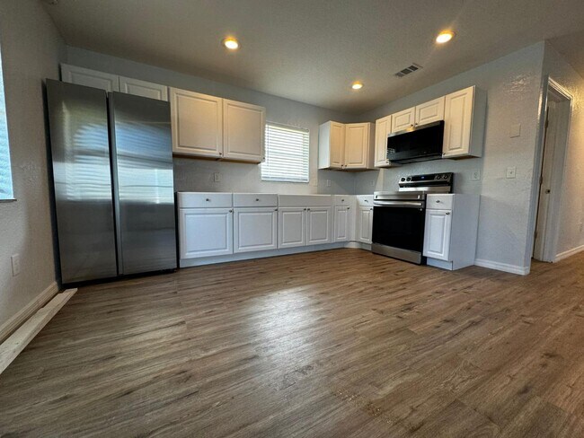 Building Photo - 1193 Hibiscus Dr