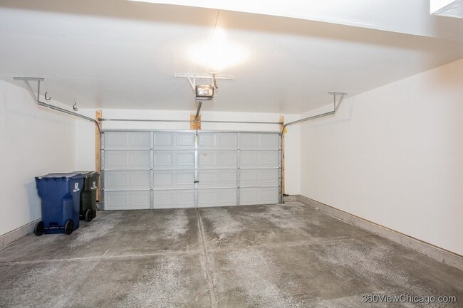 Building Photo - 4326 Monroe Ave