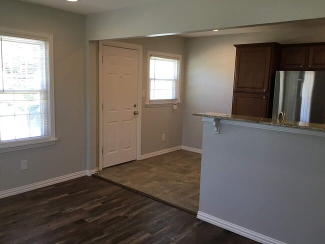 Building Photo - Completely remodeled 1 bedroom, 1 bath duplex!