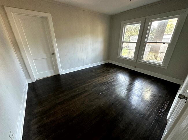 Building Photo - 1308 N San Jacinto St