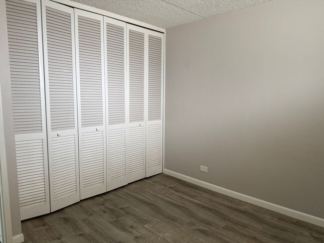 Building Photo - 2/2/1 Beautifully Upgraded unit located at...