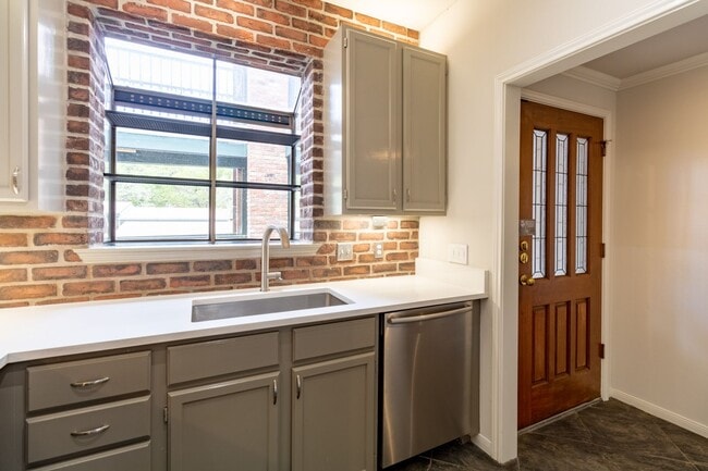 Building Photo - South Austin Gem: Cozy 2BR Home with Stunning Downtown Views, Minutes from Barton Creek Greenbelt!