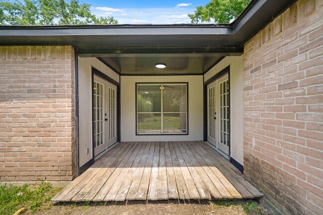 Building Photo - 22039 Rivermead Dr