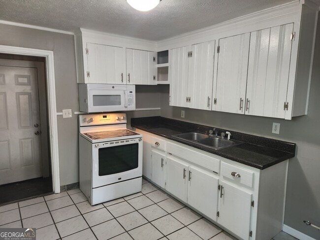 Building Photo - 109 Larkspur Ln