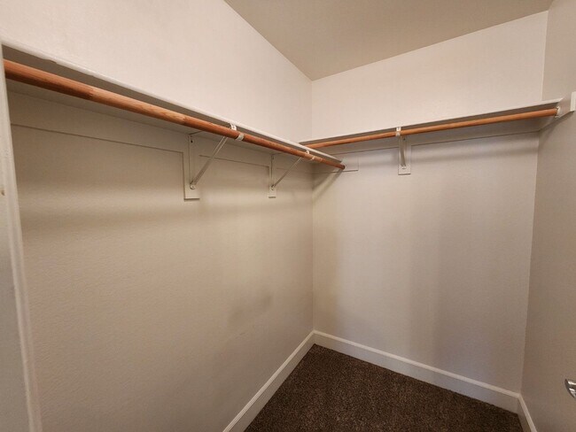 Building Photo - Luxury Mid-rise Condo unit  located on the...