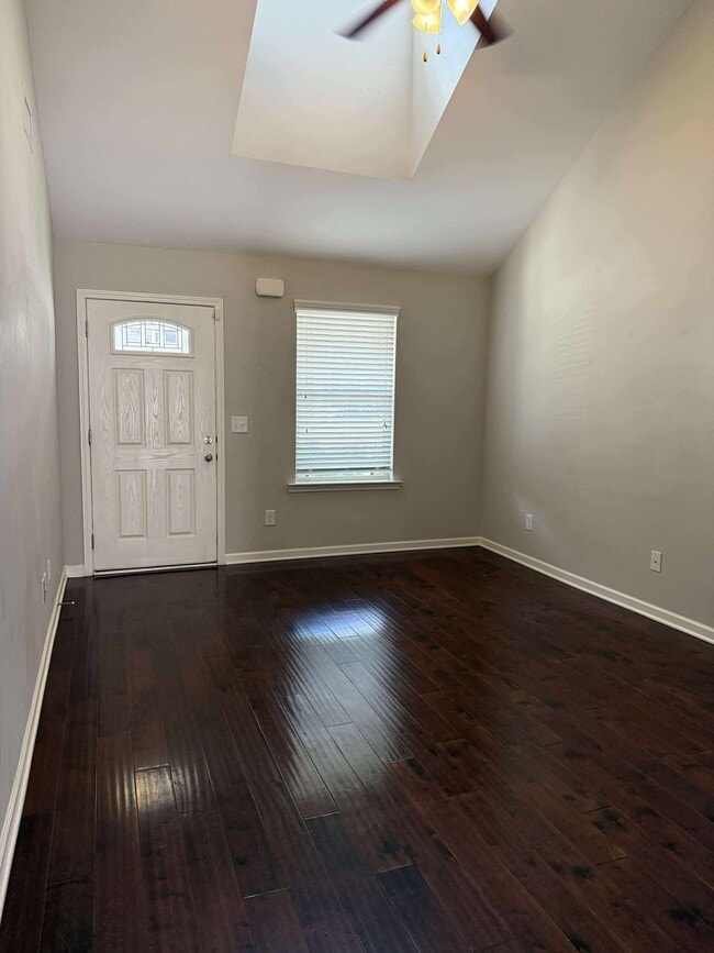 Building Photo - 1045 Neeleys Bend E