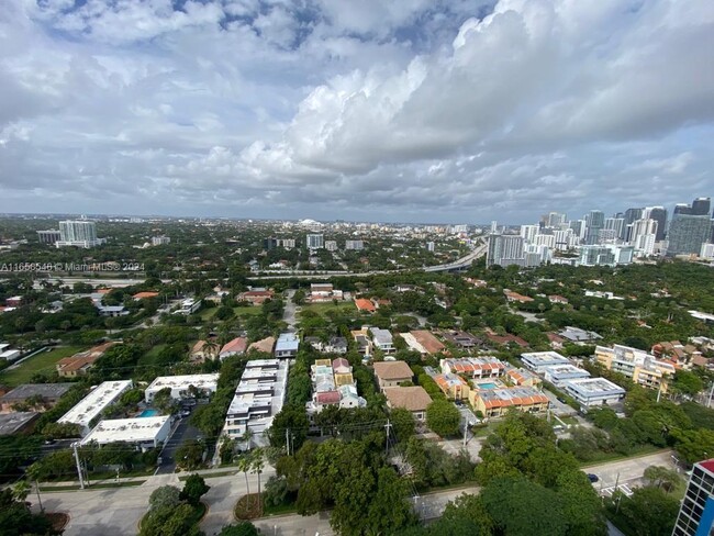 Building Photo - 2101 Brickell Ave