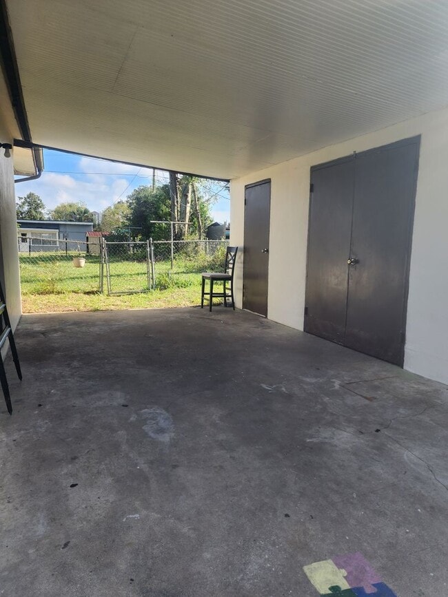 Building Photo - 2 Bedroom 1 Bath Single Family Home, Fence...