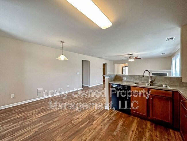 Building Photo - 261 Emerald Isle Dr