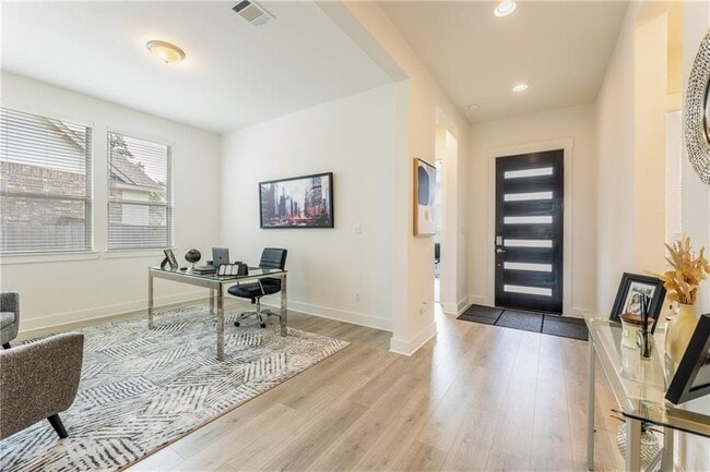 Building Photo - 718 Whitetail Dr