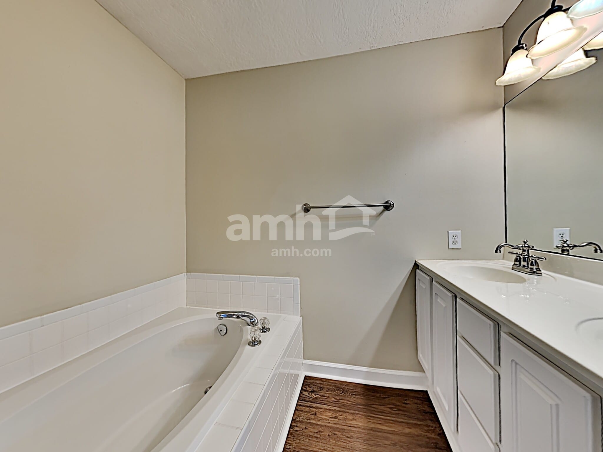 Building Photo - 1405 Randall Park Dr