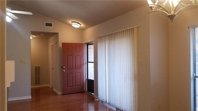 Building Photo - 1011 Markham Ln