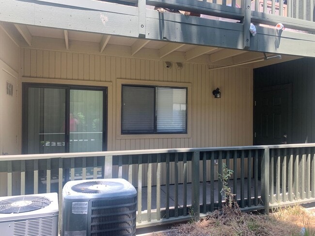 Building Photo - Downstairs 2 bed 2 bath brand new condo wi...