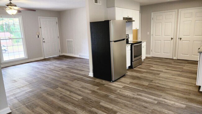 Building Photo - Bickerstaff Parham Welcomes YOU! MOVE-IN S...