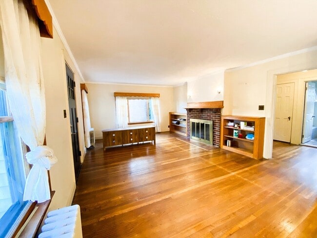 Building Photo - 143 Shore Dr