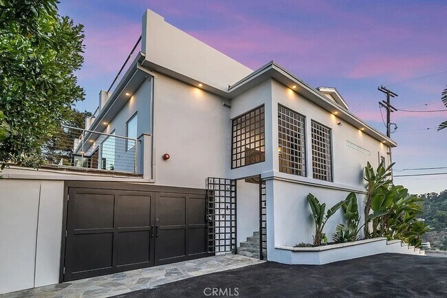 Building Photo - 3642 Alta Mesa Dr