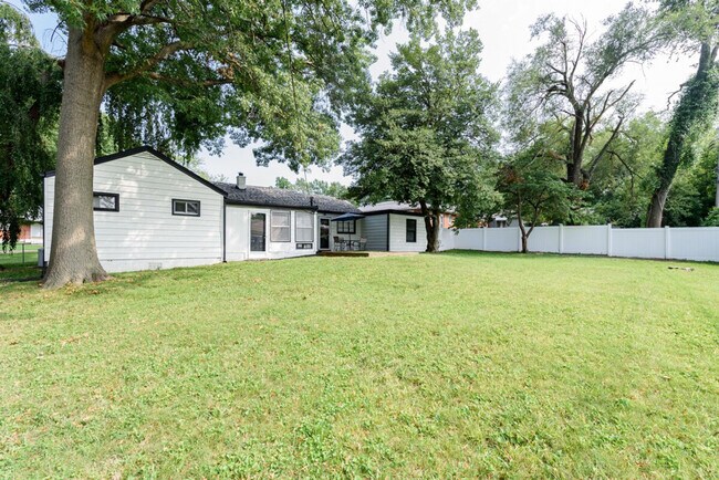 Building Photo - 4421 Picajune Ave