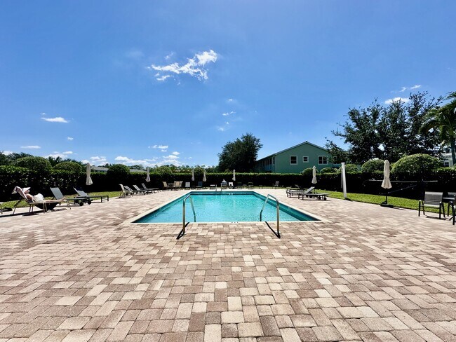 Building Photo - 1425 Mariposa Cir