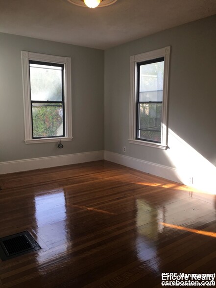 Primary Photo - 12 Saunders St