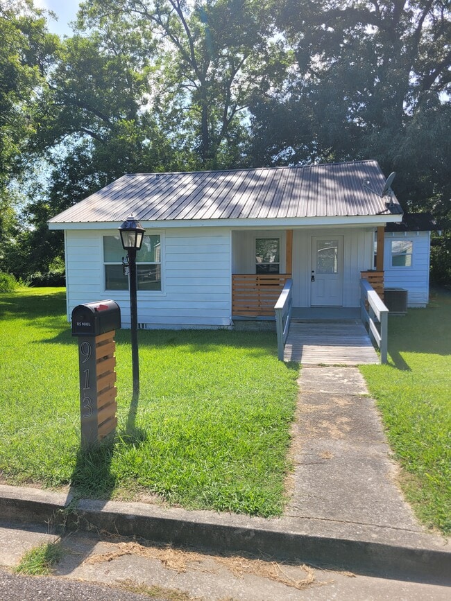Building Photo - 913 Virginia Ave